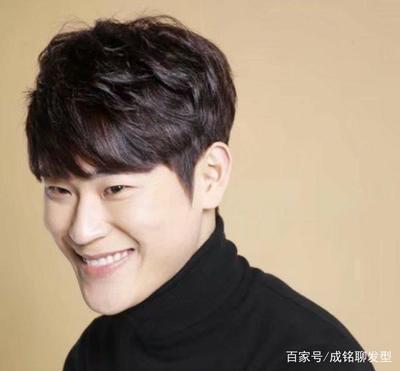 男士方脸发型新潮，独特彰显时代潮流与地位风采