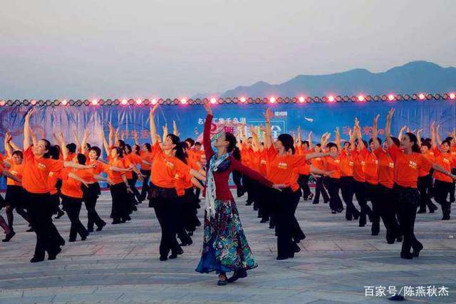 广场舞新潮流，狂浪之舞——文化现象深度探讨