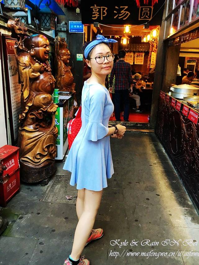 李丽莎最新探秘，小巷中的美食天堂