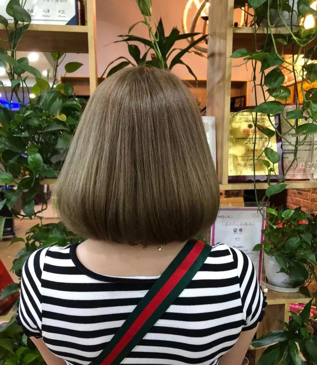 最新流行女短发发型，时尚简洁之美